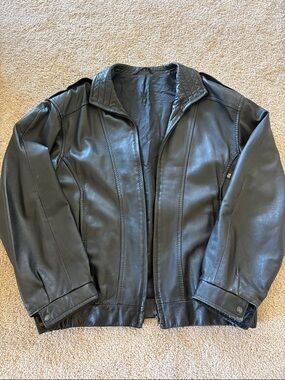Oversized Black Leather Jacket (vintage)